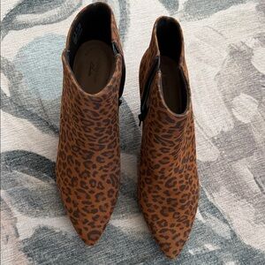 Clarks Women's Size 10 Brown Leopard Print Ankle Boots